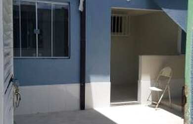 Imagem: A casa possui 3 Dormitórios, 2 Banheiros, 1 Vaga na garagem