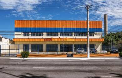 Imagem: O depósito possui 5 Vagas na garagem, 4.536m² de Área e