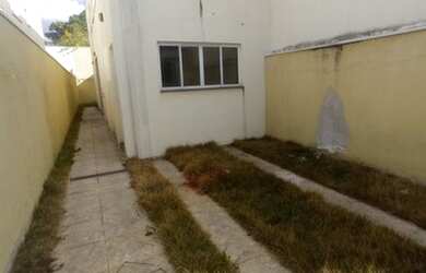 Imagem: A casa possui 3 Dormitórios, 3 Banheiros, 2 Vagas na garagem