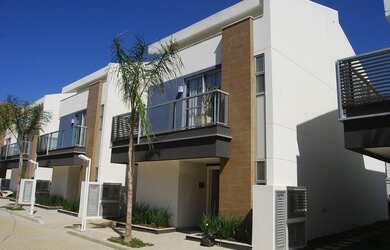 Imagem: A casa em condomínio possui 4 Dormitórios, 5 Banheiros, 3