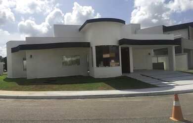 Imagem: A casa em condomínio possui 3 Dormitórios, 4 Banheiros, 2