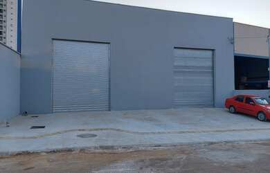 Imagem: O depósito possui 5 Vagas na garagem, 404m² de Área e está