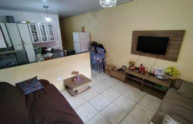 Imagem: A casa possui 2 Dormitórios, 1 Banheiro, 1 Vaga na garagem