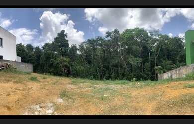 Imagem: O terreno e está localizado em Alphaville I, Salvador à venda