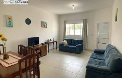 Imagem: A casa possui 2 Dormitórios, 2 Banheiros, 2 Vagas na garagem