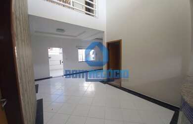 Imagem: A casa possui 1 Dormitório, 1 Banheiro, 1 Vaga na garagem