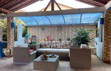 Imagem: A casa possui 4 Dormitórios, 4 Banheiros, 2 Vagas na garagem