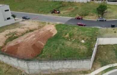 Imagem: O terreno possui 305m² de Área e está localizado em Roncáglia