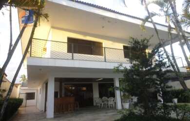 Imagem: A casa possui 5 Dormitórios, 1 Banheiro, 5 Vagas na garagem