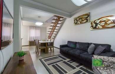 Imagem: A casa possui 3 Dormitórios, 2 Banheiros, 3 Vagas na garagem