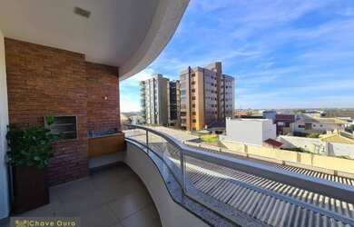 Imagem: O apartamento possui 3 Dormitórios, 2 Banheiros, 2 Vagas na