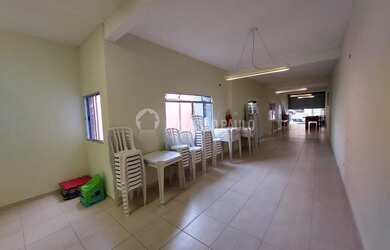 Imagem: O depósito possui 1 Vaga na garagem, 120m² de Área e está