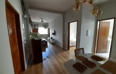 Imagem: A casa possui 3 Dormitórios, 2 Banheiros, 2 Vagas na garagem