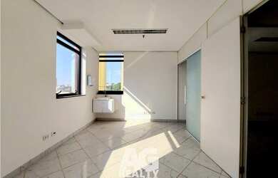 Imagem: O depósito possui 1 Vaga na garagem e 40m² de Área e está