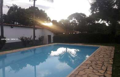 Imagem: A fazenda para alugar possui e está localizado em Quintas