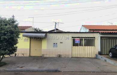 Imagem: A casa possui 2 Dormitórios, 1 Banheiro, 2 Vagas na garagem