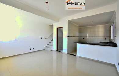 Imagem: A casa possui 2 Dormitórios, 2 Banheiros, 2 Vagas na garagem