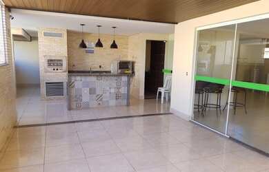 Imagem: O apartamento possui 2 Dormitórios, 2 Banheiros, 2 Vagas na