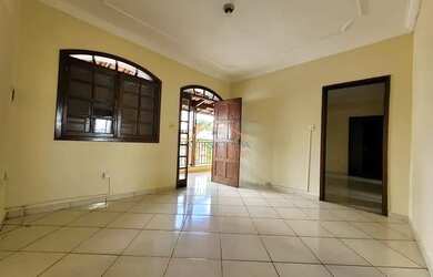 Imagem: A casa possui 3 Dormitórios, 3 Banheiros e 100m² de Área