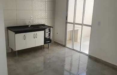 Imagem: A casa possui 2 Dormitórios, 2 Banheiros, 2 Vagas na garagem