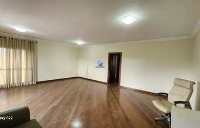 Imagem: O apartamento possui 4 Dormitórios, 3 Banheiros, 2 Vagas na