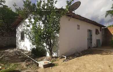 Imagem: A casa possui 3 Dormitórios, 4 Banheiros, 4 Vagas na garagem