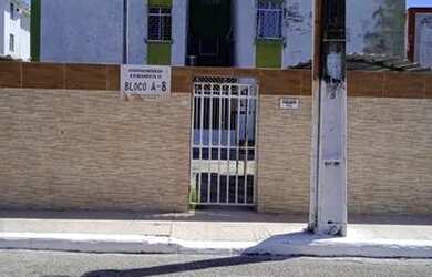 Imagem: O apartamento possui 3 Dormitórios, 1 Banheiro, 1 Vaga na garagem