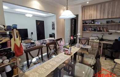 Imagem: A casa possui 2 Dormitórios, 2 Banheiros, 2 Vagas na garagem