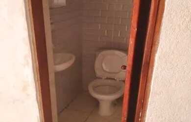 Imagem: A casa possui 2 Dormitórios, 2 Banheiros, 4 Vagas na garagem