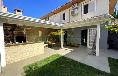 Imagem: A casa possui 3 Dormitórios, 3 Banheiros, 3 Vagas na garagem