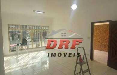 Imagem: A casa possui 3 Dormitórios, 2 Banheiros, 2 Vagas na garagem