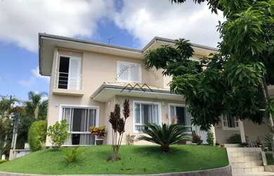 Imagem: A casa em condomínio possui 4 Dormitórios, 4 Banheiros, 3