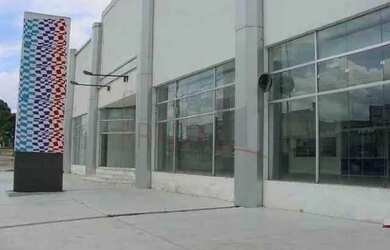 Imagem: O depósito possui 5 Vagas na garagem e 2260m² de Área e está