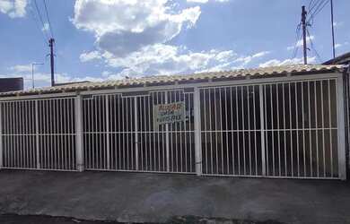 Imagem: A casa possui 2 Dormitórios, 2 Banheiros e está localizado