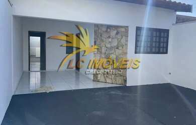 Imagem: A casa possui 2 Dormitórios, 2 Banheiros, 3 Vagas na garagem