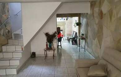 Imagem: A casa possui 3 Dormitórios, 2 Banheiros, 2 Vagas na garagem