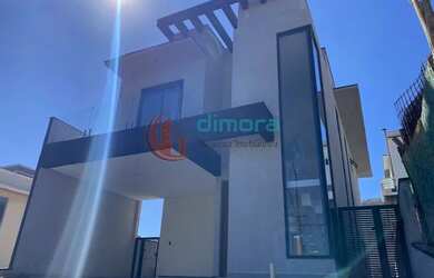 Imagem: A casa possui 3 Dormitórios, 5 Banheiros, 4 Vagas na garagem