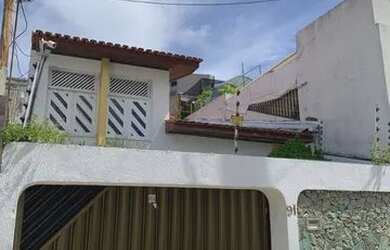 Imagem: A casa possui 4 Dormitórios, 4 Banheiros, 350m² de Área e