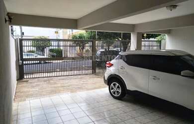 Imagem: A casa possui 3 Dormitórios, 5 Banheiros, 2 Vagas na garagem