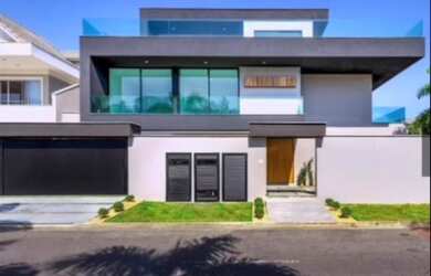 Imagem: A casa possui 5 Dormitórios, 5 Banheiros, 2 Vagas na garagem