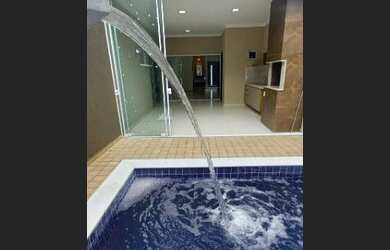 Imagem: A casa possui 3 Dormitórios, 5 Banheiros, 4 Vagas na garagem