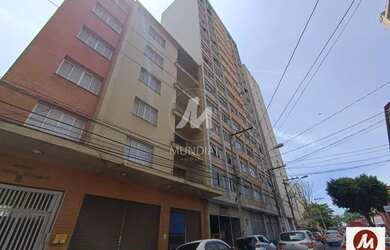 Imagem: O apartamento possui 3 Dormitórios, 1 Banheiro, 1 Vaga na garagem