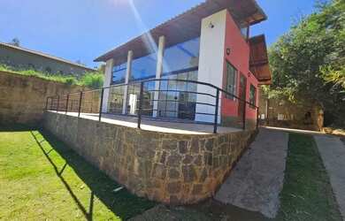 Imagem: A casa em condomínio possui 3 Dormitórios, 3 Banheiros, 4