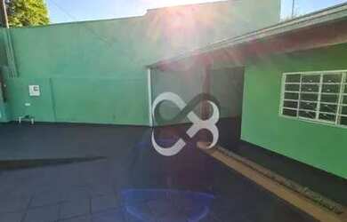 Imagem: A casa possui 3 Dormitórios, 2 Banheiros, 3 Vagas na garagem