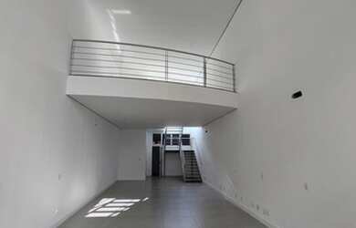 Imagem: O depósito possui 1 Vaga na garagem, 122m² de Área e está