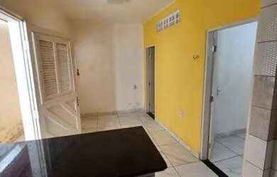 Imagem: A casa possui 3 Dormitórios, 2 Banheiros, 1 Vaga na garagem