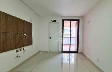 Imagem: O apartamento possui 3 Dormitórios, 1 Banheiro, 3 Vagas na