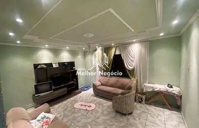 Imagem: A casa possui 4 Dormitórios, 2 Banheiros, 4 Vagas na garagem