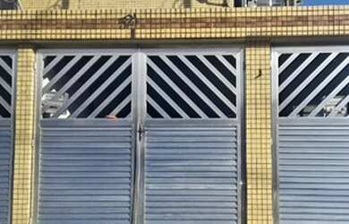 Imagem: A casa possui 2 Dormitórios, 2 Banheiros, 1 Vaga na garagem