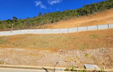 Imagem: O terreno possui 315m² de Área e está localizado em Vina